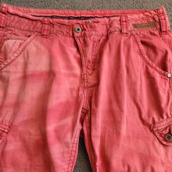 KHUJO Men's Bold Shorts Size 36 Red Faded Grunge Distressed Cargo - Picture 13 of 13